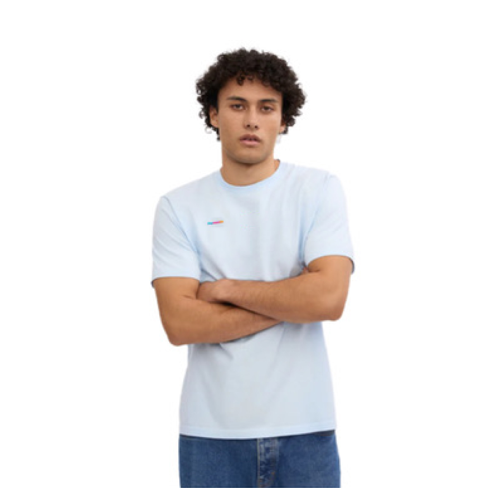Pastel momondo T-shirt with a small chest logo